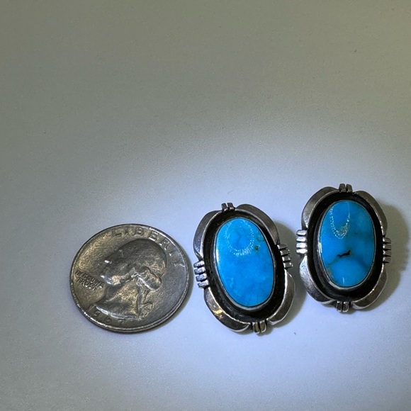 Navajo Roger Apachito sterling silver clip earrings w/ natural turquoise - Picture 8 of 16